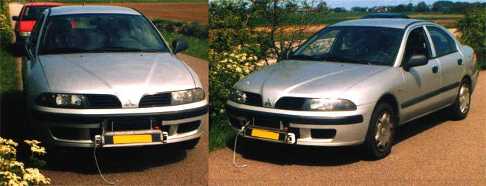 De Mitsubishi Carisma [32-HV-HZ] met neergeklapte voorkenteken-plaat